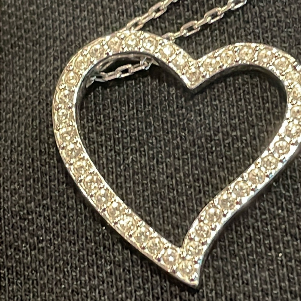 Beautiful heart diamond chipped necklace.